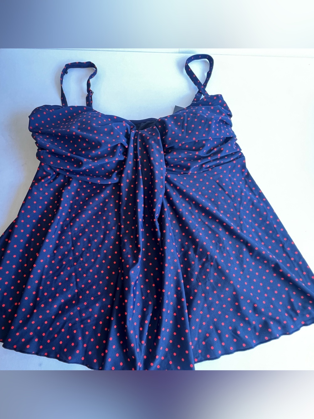 MAZU SWIM DRAPE BANDEAU TANKINI TOP
W/SEWN- IN BRA PADS. NAVY W/RED DOTS
NWT